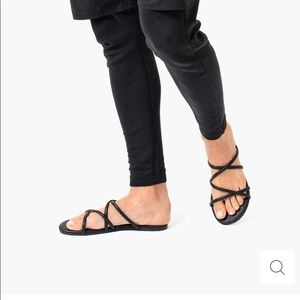 “🤶Special” TKEES SLOANE Women Black Sandals US 9 New With Tags.